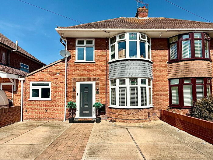 4 Bedroom Semi-Detached House For Sale In Cedarcroft Road, Ipswich, IP1