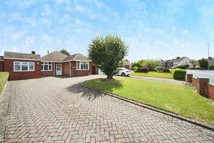 4 Bedroom Detached Bungalow For Sale In Hitchin Road, Luton, LU2