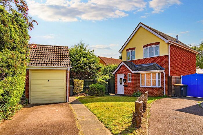 3 Bedroom Detached House For Sale In Pruden Close, Elstow, Bedford, MK42