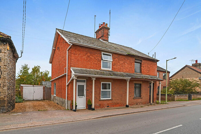 3 Bedroom Semi-Detached House For Sale In High Street, Tuddenham, IP28