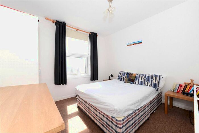 2 Bedroom Flat To Rent In Cathles Road, Clapham South, London, SW12