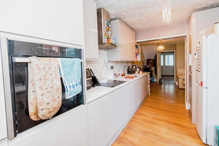 3 Bedroom Terraced House For Sale In Evenlode Road, Southampton, Hampshire, SO16