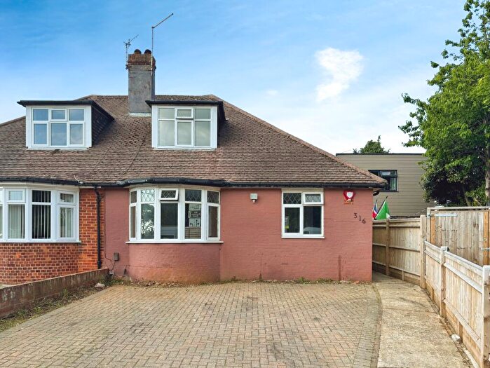 4 Bedroom Bungalow To Rent In Hangleton Road, BN3