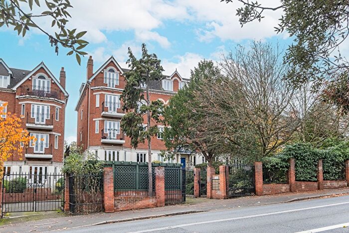 2 Bedroom Flat To Rent In Wimbledon Hill Road, London, SW19