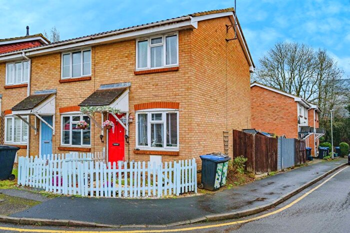 2 Bedroom Semi-Detached House For Sale In Crest Park, Hemel Hempstead, HP2