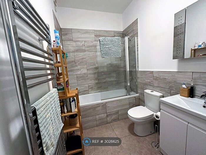 2 Bedroom Flat To Rent In Ivydene House, Stockport, SK4