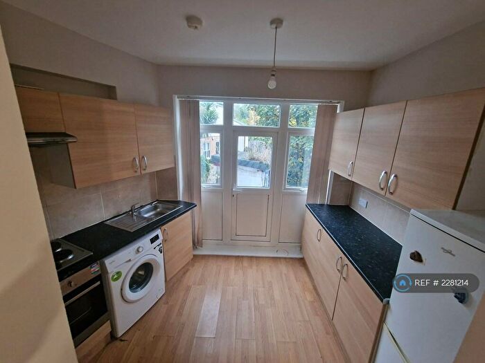 1 Bedroom Flat To Rent In Kings Crescent, London, N4