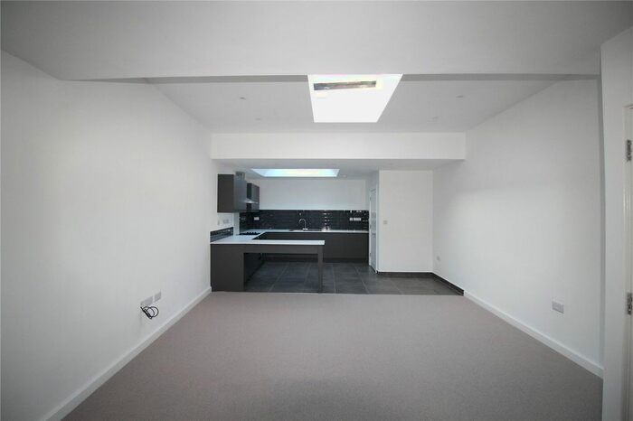 1 Bedroom Flat To Rent In High Street, Bromsgrove, Worcestershire, B61