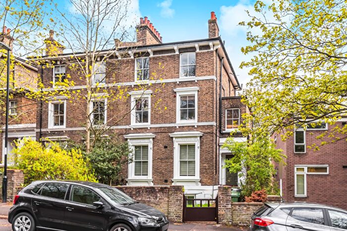 3 Bedroom Flat To Rent In Granville Park, Lewisham, London, SE13