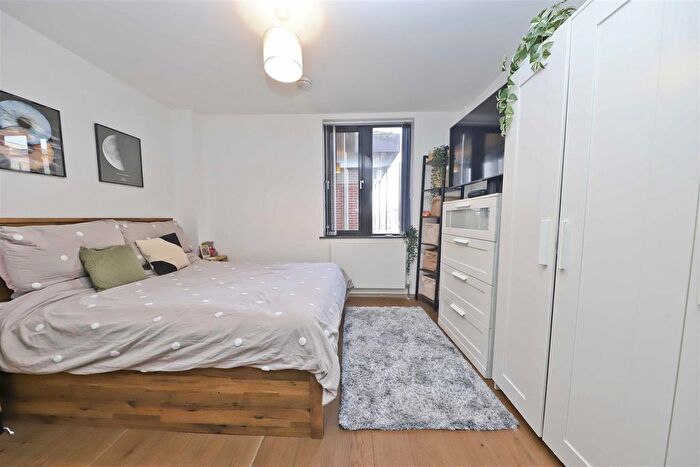 1 Bedroom Flat For Sale In Kirk House, Yiewsley, West Drayton, UB7