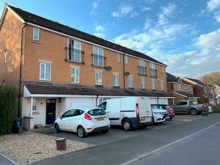 3 Bedroom Town House To Rent In Blacktown Gardens, Marshfield, Cardiff, CF3