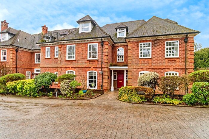 2 Bedroom Flat For Sale In Bracken Place, Chilworth, Southampton, Hampshire, SO16
