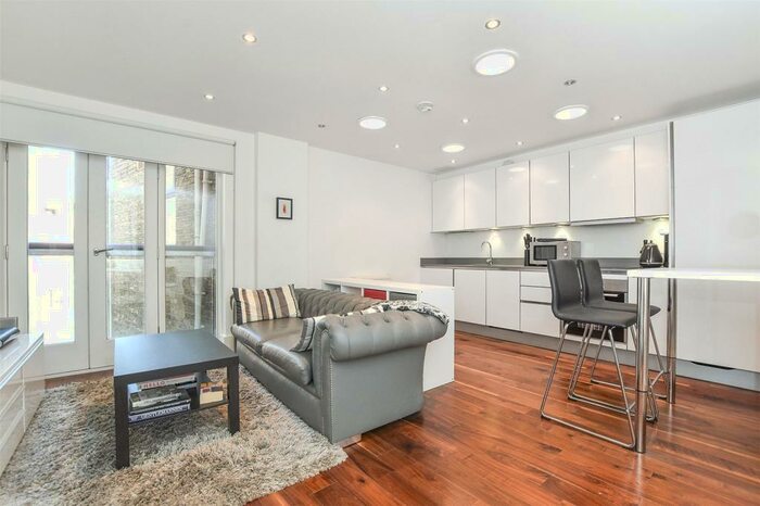 Flat To Rent In Old Nichol Street, Bethnal Green, London, E2