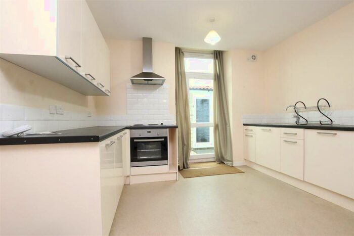 1 Bedroom Flat To Rent In Lower Bristol Road, Bath, BA2