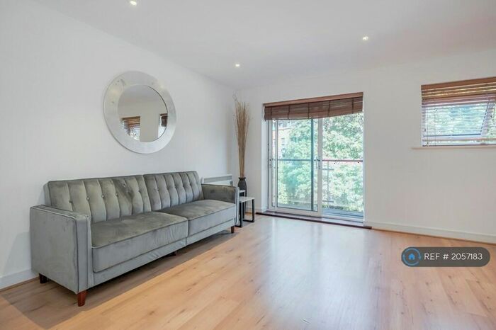 2 Bedroom Flat To Rent In Highfield Close, London, SE13