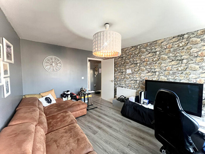 2 Bedroom Flat To Rent In Chad Crescent, N9