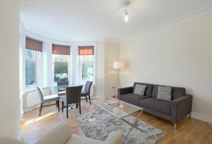 1 Bedroom Flat To Rent In Hamlet Gardens, London, W6