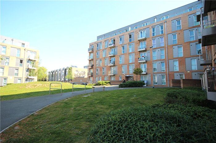2 Bedroom Flat To Rent In Pontes Avenue, Hounslow, TW3