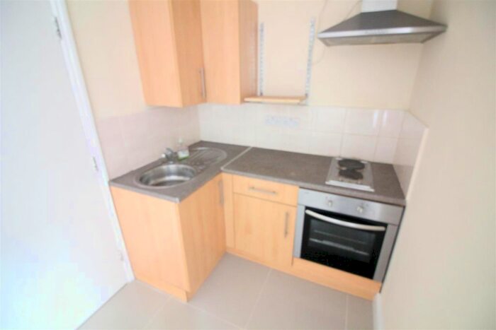 Studio To Rent In Hanworth Road, Hounslow TW4