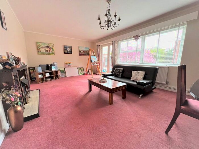1 Bedroom Flat To Rent In Hutton Road, Shenfield, Brentwood, CM15