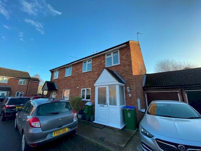 4 Bedroom House To Rent In Barrie Close, Aylesbury, HP19