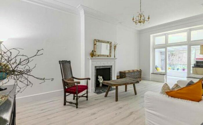 4 Bedroom Flat To Rent In Great North Road, East Finchley, London, N6
