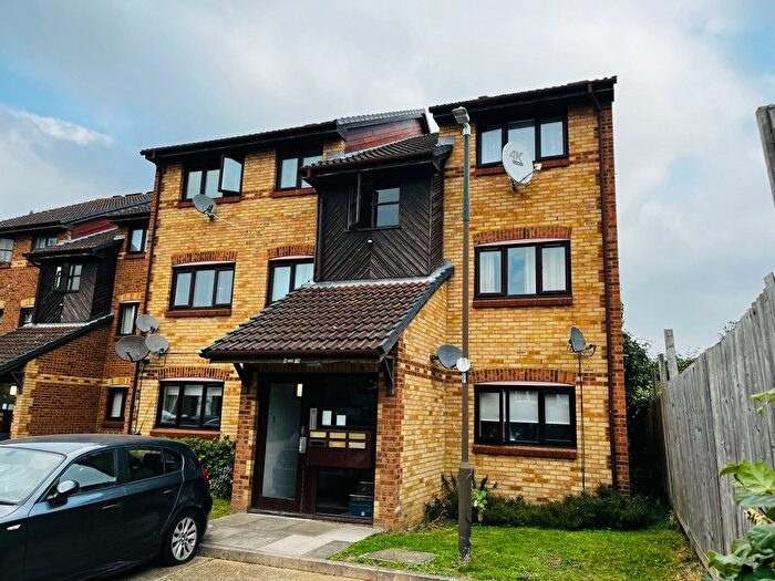 1 Bedroom Flat To Rent In Veronica Gardens, London, SW16