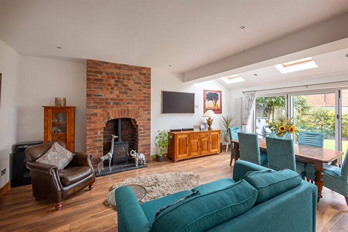 4 Bedroom End Of Terrace House For Sale In Linden Road, Gosforth, Newcastle Upon Tyne, NE3