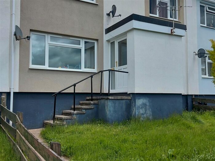 2 Bedroom Flat To Rent In Gwaunfelen Walk, Blaenavon, Pontypool, NP4