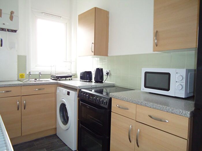 1 Bedroom Flat To Rent In Dewsbury Road, Beeston, Leeds, LS11