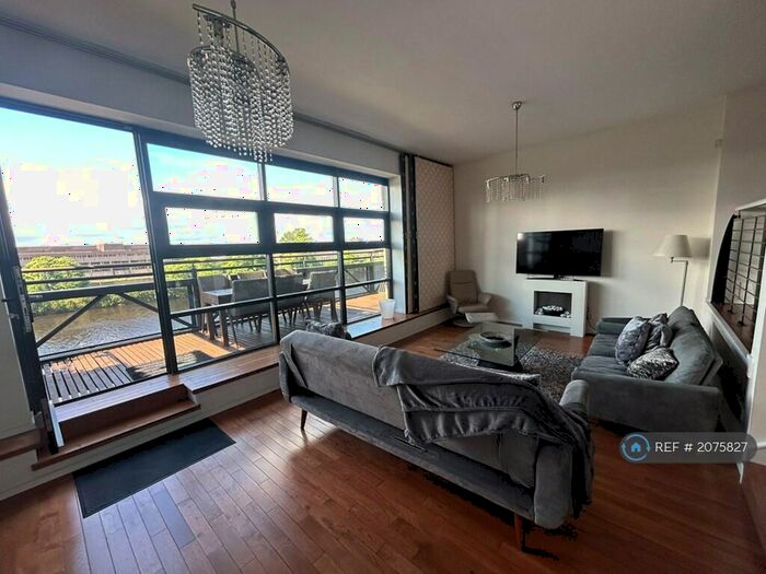 3 Bedroom Penthouse To Rent In Clyde Street, Glasgow, G1
