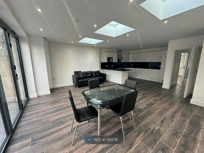 5 Bedroom Semi-Detached House To Rent In South Way, Croydon, West Wickam, Shirley, Beckenham, Crystal Pa, CR0