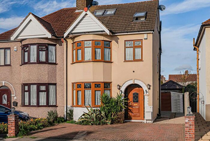 5 Bedroom Semi Detached House For Sale In Royston Avenue, Southend-On-Sea, SS2