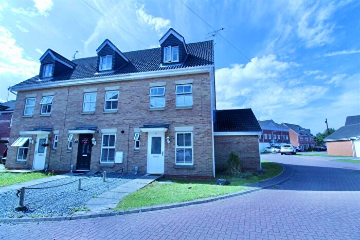 3 Bedroom End Of Terrace House To Rent In Philip Larkin Close, Hull, HU6