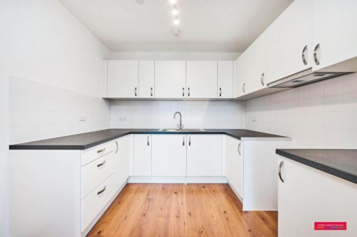 2 Bedroom Flat To Rent In New Road, Dagenham, London, RM9