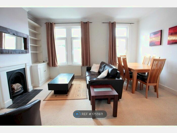 3 Bedroom Flat To Rent In Clapham Junction, London, SW11