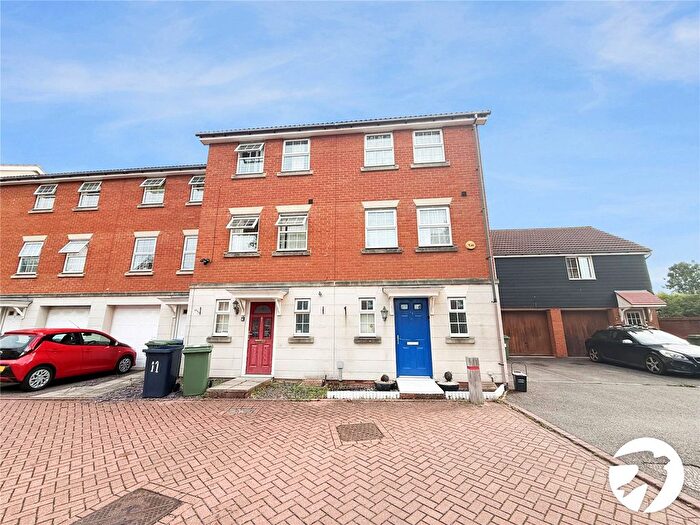 4 Bedroom Semi-Detached House To Rent In Bismuth Drive, Sittingbourne, Kent, ME10