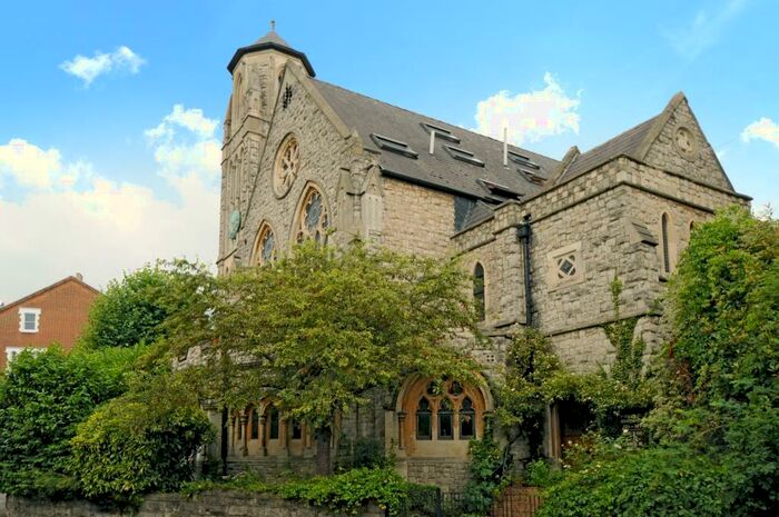 2 Bedroom Apartment To Rent In Cromwell Avenue, London, N6