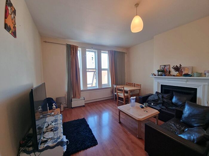 2 Bedroom Flat To Rent In Green Lanes, Harringay Ladder, N4