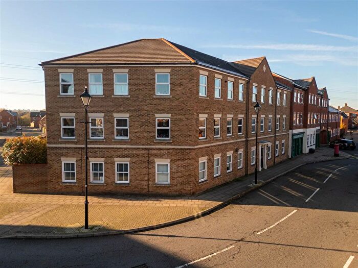 2 Bedroom Flat For Sale In Kingsgate, Aylesbury, HP19