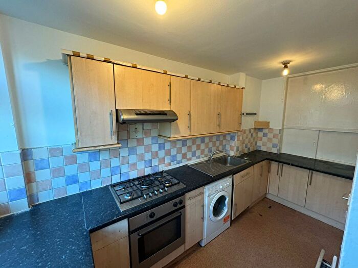 2 Bedroom Flat To Rent In Bow Road, London, E3