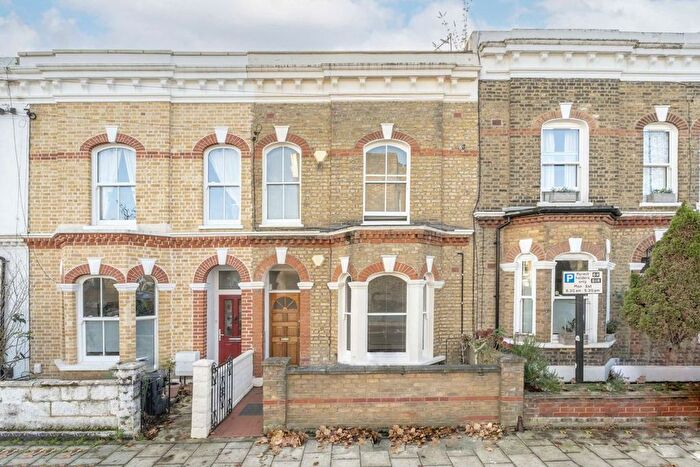 2 Bedroom Flat To Rent In Pulross Road, London, SW9