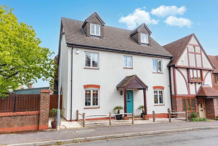 5 Bedroom Semi-detached House For Sale In Walhatch Close, Forest Row, RH18
