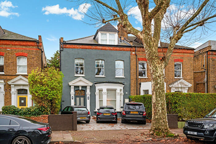 3 Bedroom Flat To Rent In Brondesbury Road, London, NW6