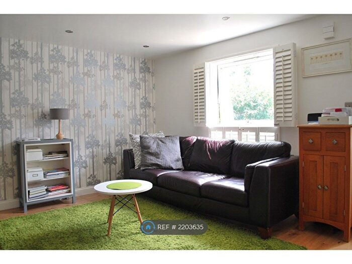 3 Bedroom Semi-Detached House To Rent In Globe Pond Road, London, SE16