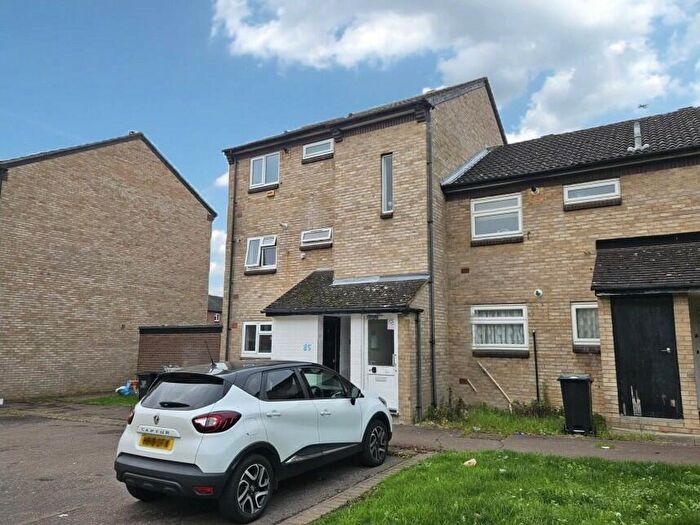 1 Bedroom Flat For Sale In Hollands Walk, Basildon, Essex, SS16