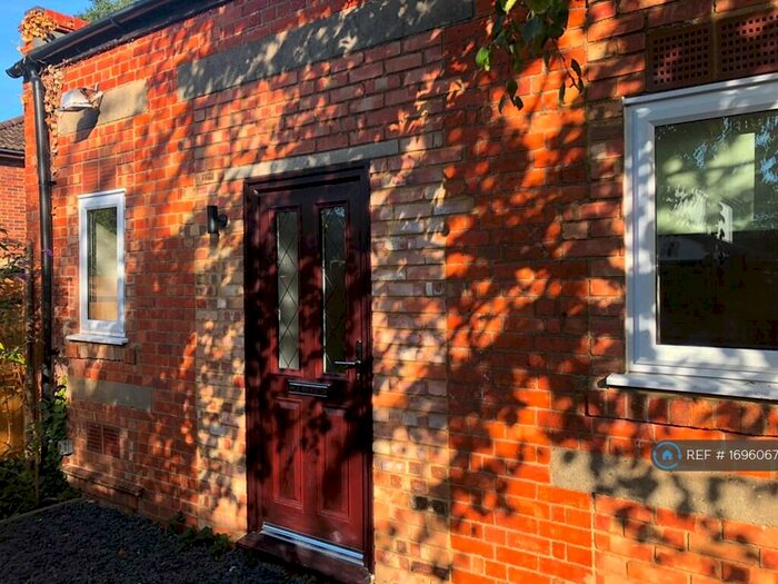 Studio To Rent In Woburn Sands, Woburn Sands, MK17