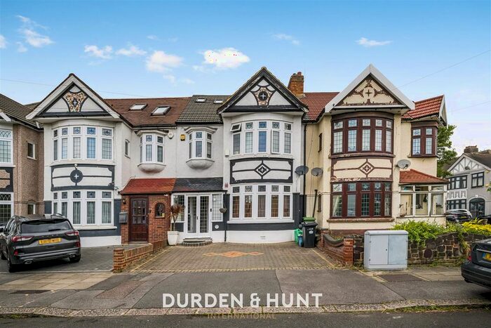 4 Bedroom Terraced House To Rent In Collinwood Gardens, Clayhall, IG5