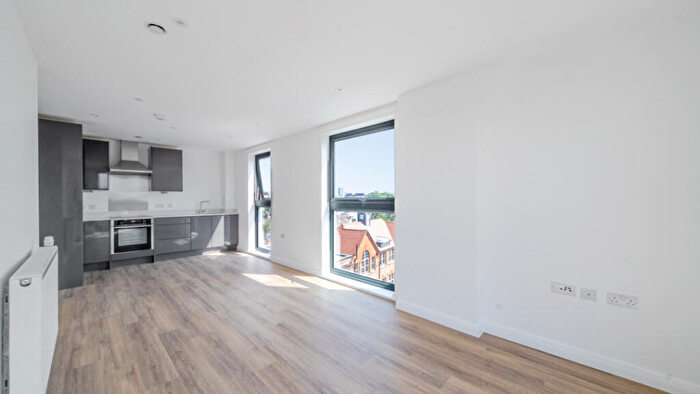 1 Bedroom Flat For Sale In Merle Court, Carlton Vale, Kilburn, NW6