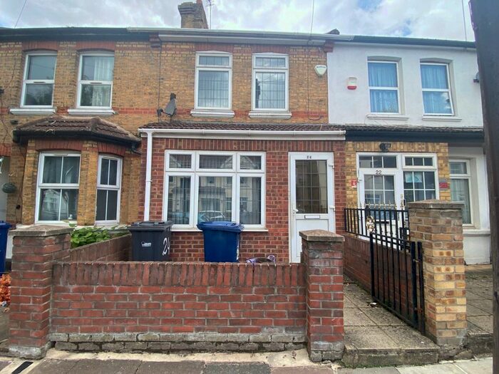 3 Bedroom Terraced House To Rent In Adelaide Road, Southall, UB2